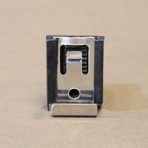 grapa sujeta espejos